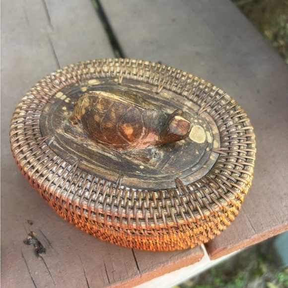 Lombok Indonesia Hand Woven Lidded Basket with 5 Coasters Set Carved Turtle - Picture 3 of 12